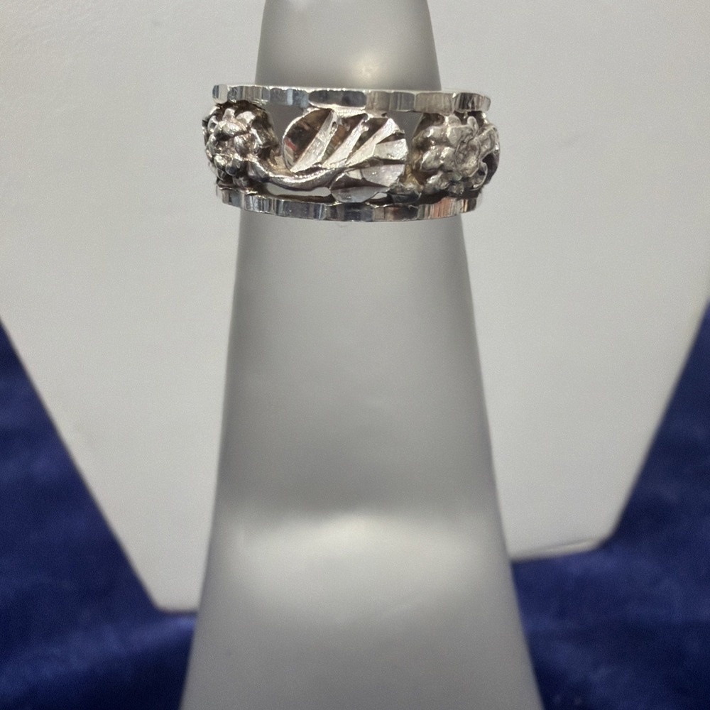 Sterling Silver 925 6.3gDiamond Cut Flower Band Ring Size 5 - Picture 3 of 10